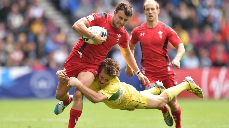 Chris Vaughan Photography - Sports images | A Welsh rugby 7s players attempts to avoid a tackle.