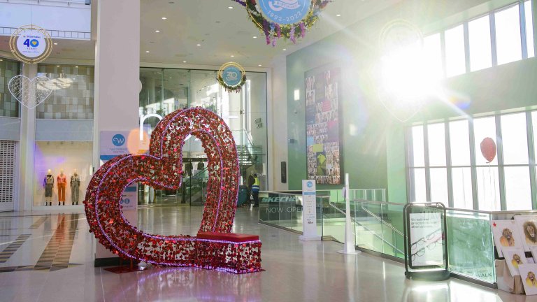 Chris Vaughan Photography - commercial photography | A giant heart seat in a shopping centre.
